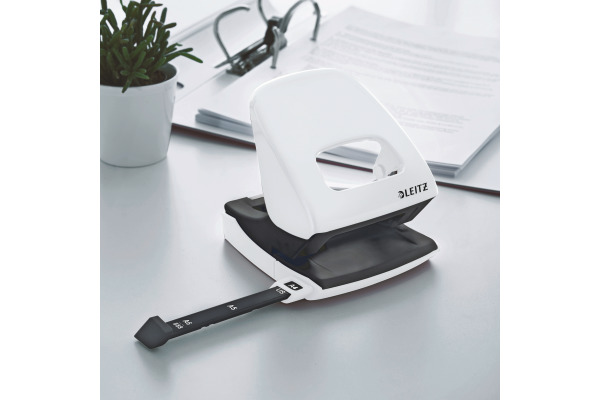LEITZ Bürolocher Metall 2.5mm 50081001 perlweiss 30 Blatt